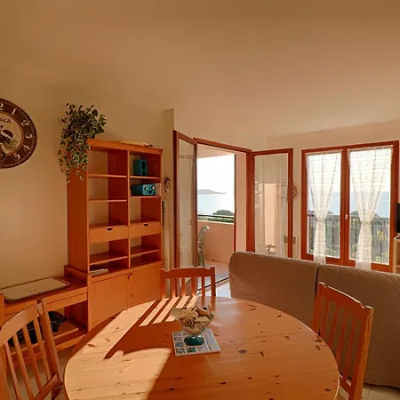 Les Couchants Apartment *